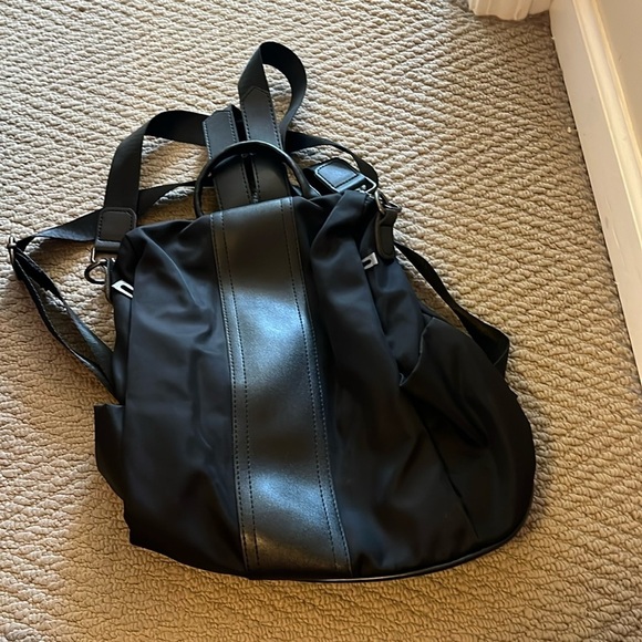 Theft protection black backpack - Picture 1 of 5